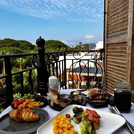 Отель Unique Boutique Juan-les-pins Антиб