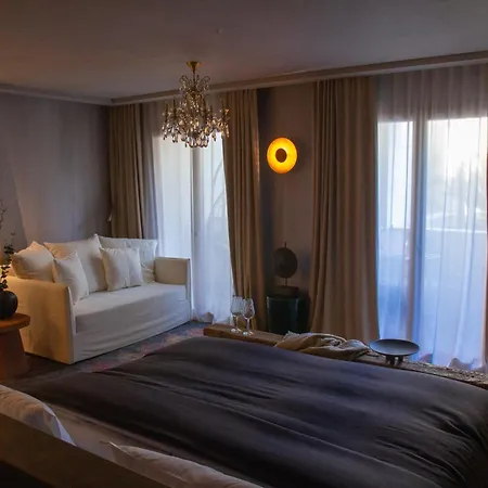 Unique Boutique Juan-les-pins Отель *