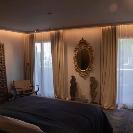Отель Unique Boutique Juan-les-pins Антиб
