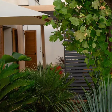 Отель Unique Boutique Juan-les-pins Антиб